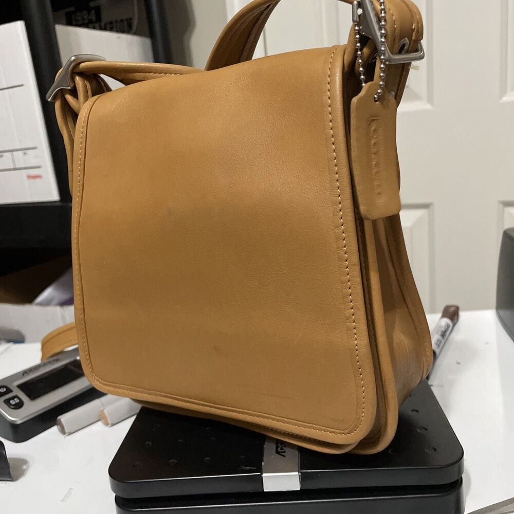 Vintage Coach Legacy Flap Camel Tan Leather Crossbody Shoulder Bag 9145